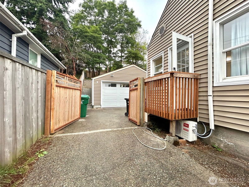 7353 29th Avenue SW, Seattle, WA 98126 2