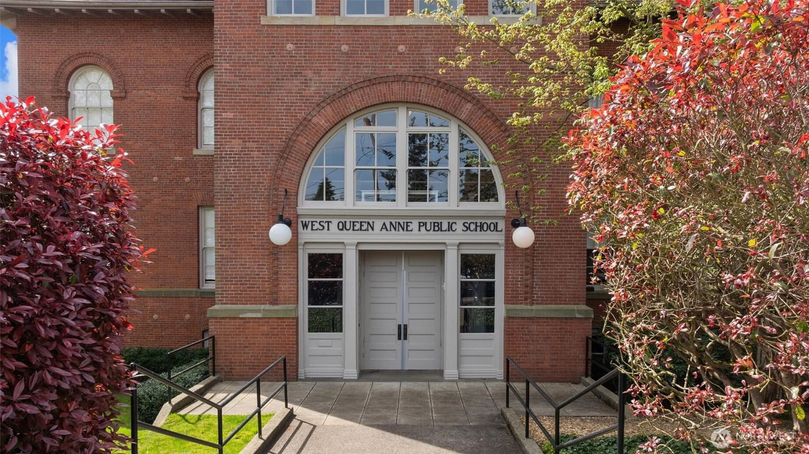1401 5th Avenue W Unit 402, Seattle, WA 98119 2